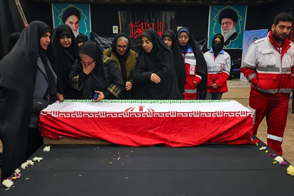 تصاویر/ وداع و تشییع پیکر خانواده شهید حملات رژیم صهیونی و آمریکا در کرج