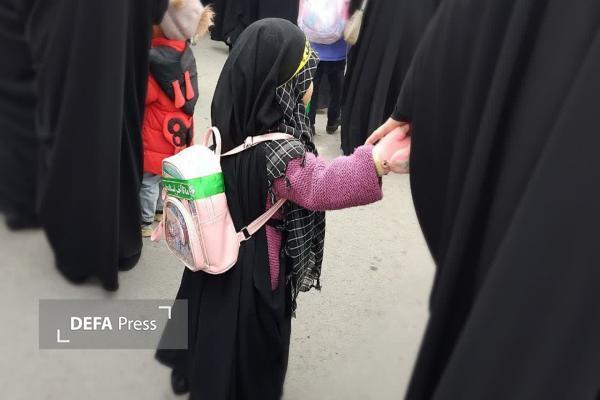 حضور دانش‌آموزان گلهباری با کوله‌پشتی در راهپیمایی روز جهانی قدس+ تصاویر