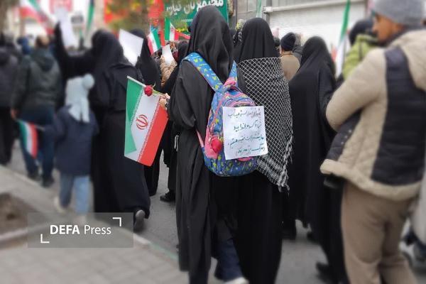 حضور دانش‌آموزان گلهباری با کوله‌پشتی در راهپیمایی روز جهانی قدس+ تصاویر