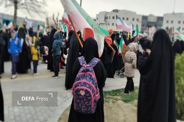 حضور دانش‌آموزان گلهباری با کوله‌پشتی در راهپیمایی روز جهانی قدس+ تصاویر