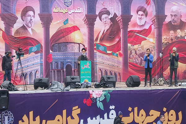 امام جمعه اصفهان: دنیا مبهوت ایستادگی مردم ایران شد