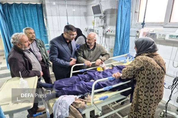 عیادت فرماندار بوئین زهرا از مجروحین حمله رژیم صهیونیستی به روستای تتنک