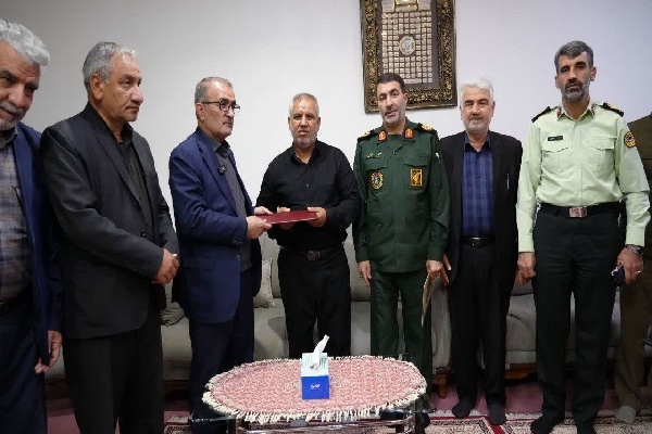 تصاویر/ دیدار مسئولان با خانواده‌های شهدا در گچساران