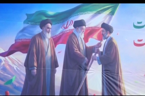 فیلم/ رونمایی از دیوارنگاره جدید میدان ولیعصر(عج) زنجان