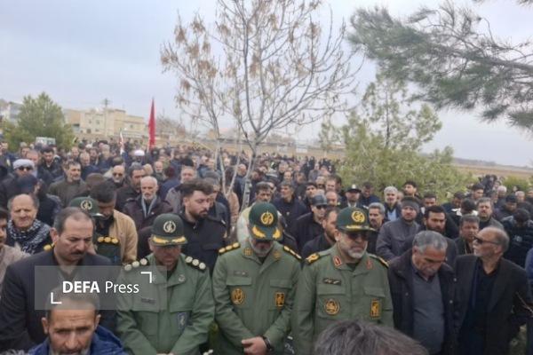 تشییع و خاکسپاری پیکر شهید «امیرحسین صفادوست» در روستای آبرومند + تصاویر تشییع و خاکسپاری پیکر شهید «امیرحسین صفادوست» در روستای آبرومند + تصاویر