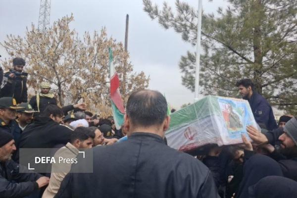 تشییع و خاکسپاری پیکر شهید «امیرحسین صفادوست» در روستای آبرومند + تصاویر تشییع و خاکسپاری پیکر شهید «امیرحسین صفادوست» در روستای آبرومند + تصاویر