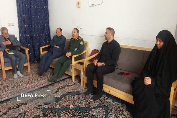 مدیرکل بنیاد حفظ آثار استان کرمان با خانواده های شهدای جنگ رمضان دیدار کرد +تصاویر مدیرکل بنیاد حفظ آثار استان کرمان با خانواده های شهدای جنگ رمضان دیدار کرد +تصاویر