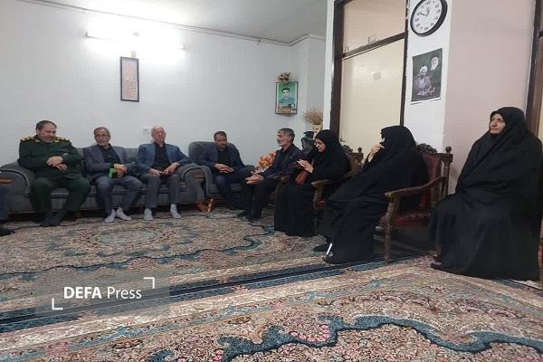 مدیرکل بنیاد حفظ آثار استان کرمان با خانواده های شهدای جنگ رمضان دیدار کرد +تصاویر مدیرکل بنیاد حفظ آثار استان کرمان با خانواده های شهدای جنگ رمضان دیدار کرد +تصاویر