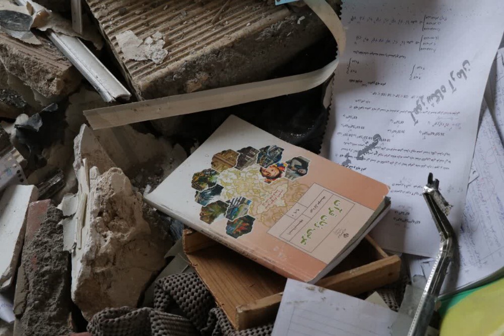 تصاویر/ جهادگران بسیجی در همه‌ی صحنه‌ها در کنار مردم