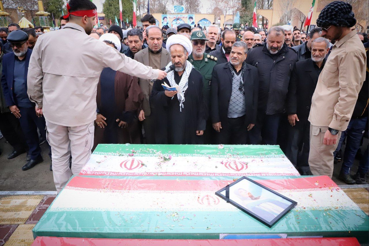 تصاویر/ مراسم تشییع و خاکسپاری پیکر مطهر شهدای والامقام در اراک
