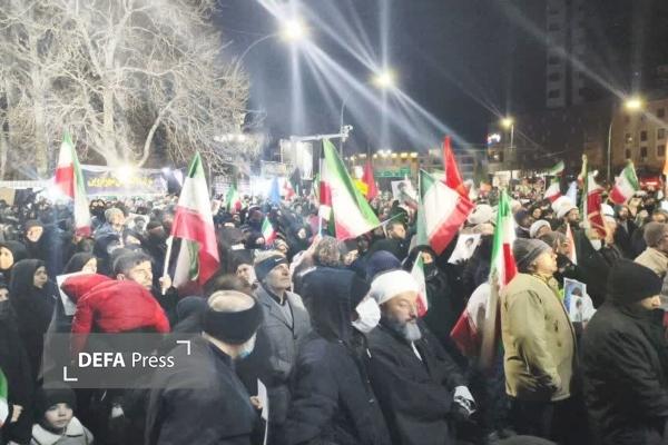 مدیرکل و کارکنان حفظ آثار دفاع مقدس قزوین در اجتماع مردمی بیعت با رهبر معظم انقلاب حضور یافتند