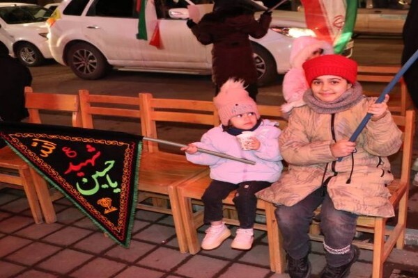 فیلم/ تجمع و عزاداری مردم حسینی زنجان در پی اصابت موشک آمریکایی_صهیونی به ساختمان‌های مسکونی شهرک آزادگان زنجان