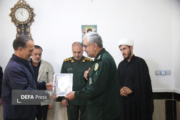 دیدار مدیرکل حفظ آثار دفاع مقدس کهگیلویه و بویراحمد با خانواده شهید «علیرضا آزم»