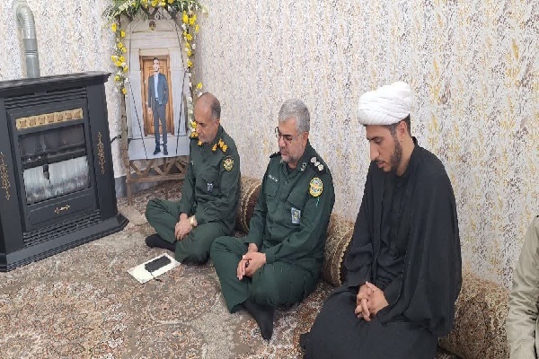 دیدار مسئولان با خانواده شهید «احمد صدیقی» در یاسوج