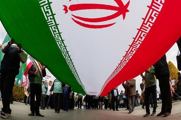 فانوس همدلی ایرانیان در برابر تاریکی دروغ دشمن