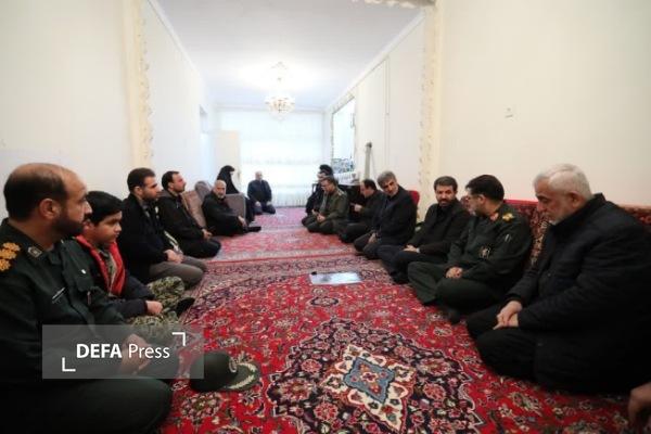 دیدار مسئولان استان همدان با خانواده شهید «حسین قادری» + تصاویر