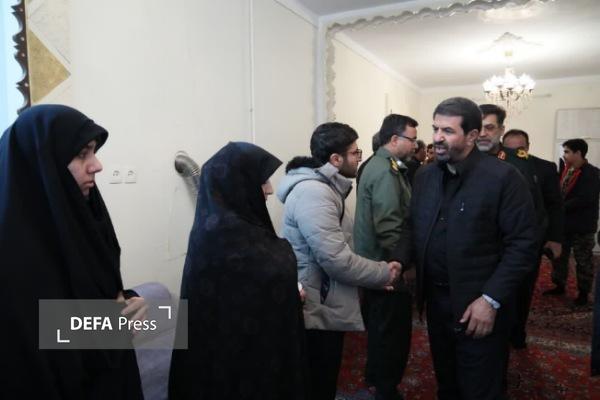 دیدار مسئولان استان همدان با خانواده شهید «حسین قادری» + تصاویر