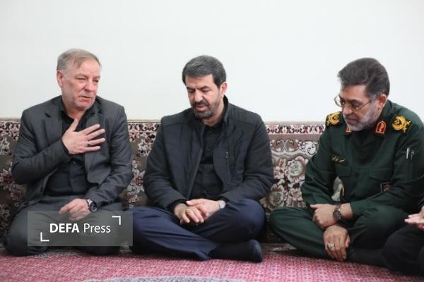 دیدار مسئولان استان همدان با خانواده شهید «مهدی اسعدی» + تصاویر