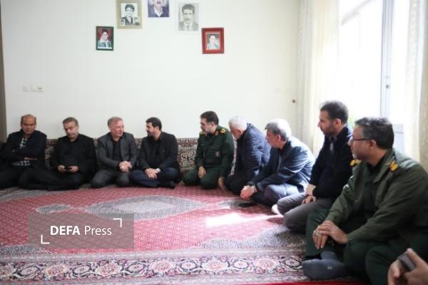 دیدار مسئولان استان همدان با خانواده شهید «مهدی اسعدی» + تصاویر