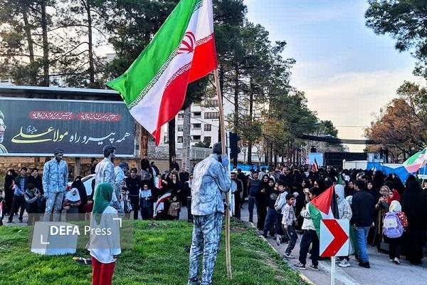 اجرای پرفورمنس «جنگ رمضان» با حضور هنرمندان جوان در کرمان+تصاویر اجرای پرفورمنس «جنگ رمضان» با حضور هنرمندان جوان در کرمان+تصاویر