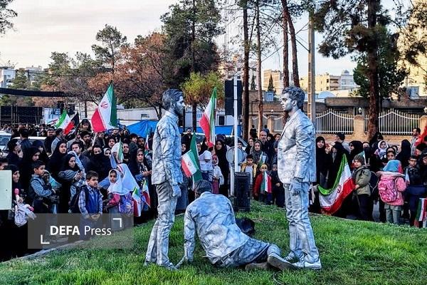 اجرای پرفورمنس «جنگ رمضان» با حضور هنرمندان جوان در کرمان+تصاویر اجرای پرفورمنس «جنگ رمضان» با حضور هنرمندان جوان در کرمان+تصاویر