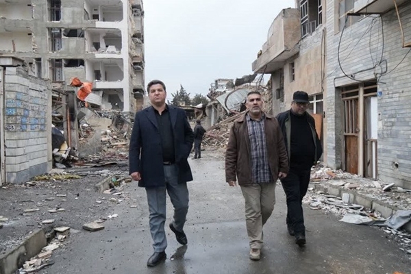 بازدید معاون استاندار البرز از محل بمب‌باران منطقه مسکونی فردیس