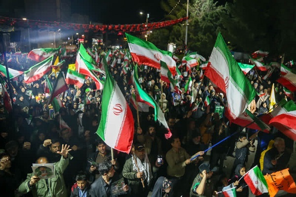 حضور پرشور مردم کرمان در هفدهم شب همدلی و حمایت از نیروهای مسلح+ تصاویر