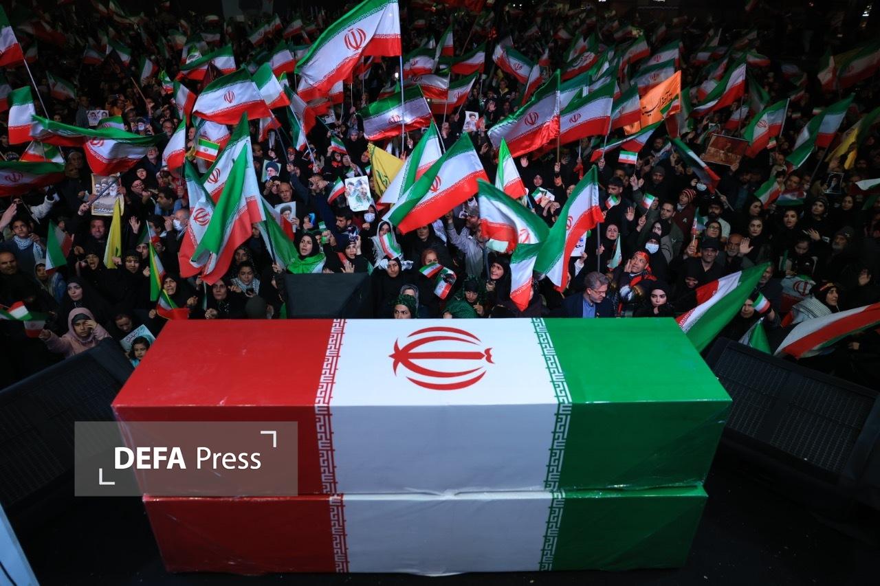 مراسم وداع با پیکر ۸۴ شهید ناوشکن «دنا» برگزار شد+ تصاویر