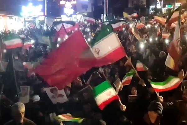 فیلم/ بهشهر در حمایت از انقلاب و رهبری؛ تجدید بیعت باشکوه در چهارشنبه‌سوری