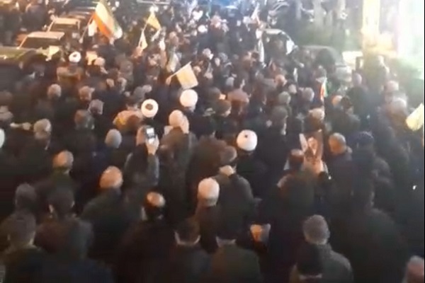 فیلم/ حضور حماسی مردم آمل در سوگ رهبر شهید؛ خیابان‌های شهر مملو از عزاداران