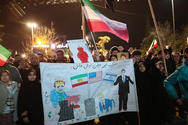 تصاویر/ خروش امت حزب الله ساری در چهارشنبه‌سوزی