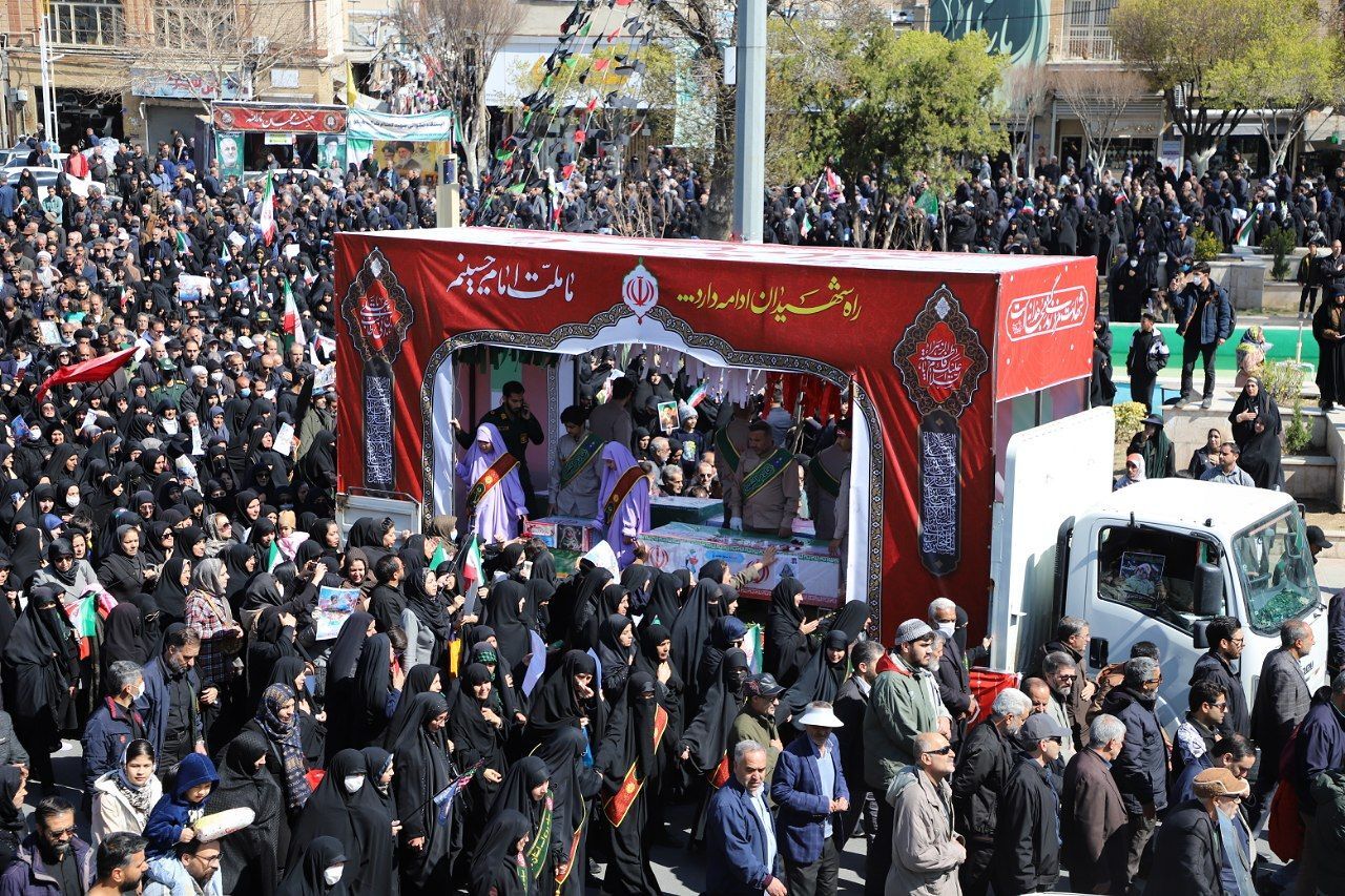 تصاویر/ تشییع پیکر مطهر شهیدان وطن در اراک