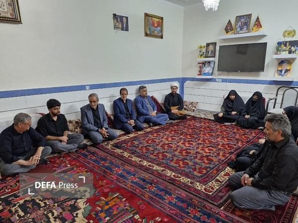 دیدار مدیرکل بنیاد شهید استان کرمان با خانواده شهدای جنگ رمضان در جیرفت+تصاویر