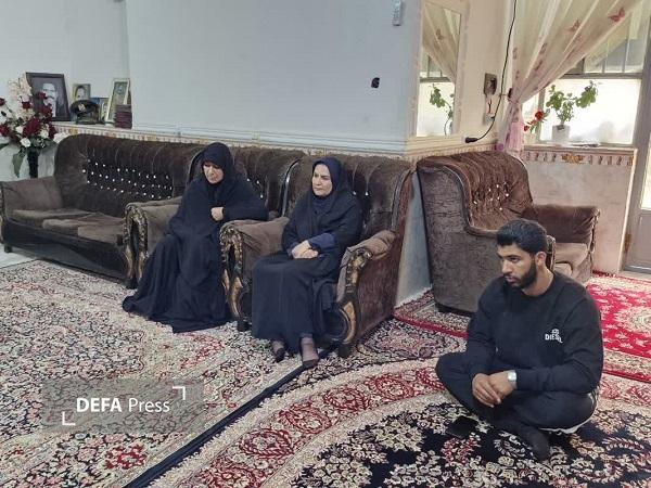 دیدار مدیرکل بنیاد شهید استان کرمان با خانواده شهدای جنگ رمضان در جیرفت+تصاویر
