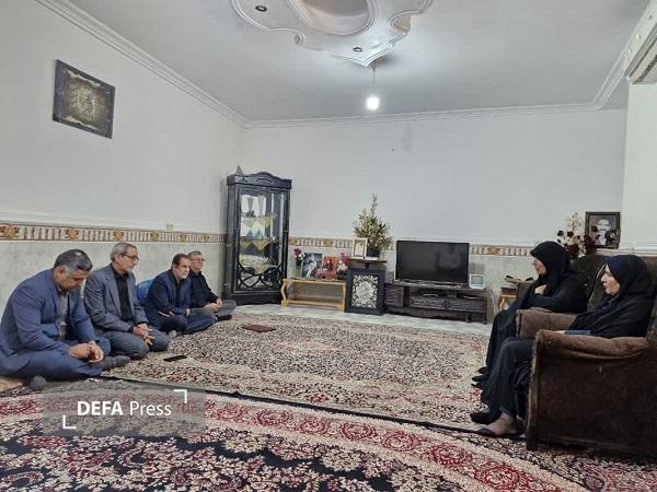 دیدار مدیرکل بنیاد شهید استان کرمان با خانواده شهدای جنگ رمضان در جیرفت+تصاویر