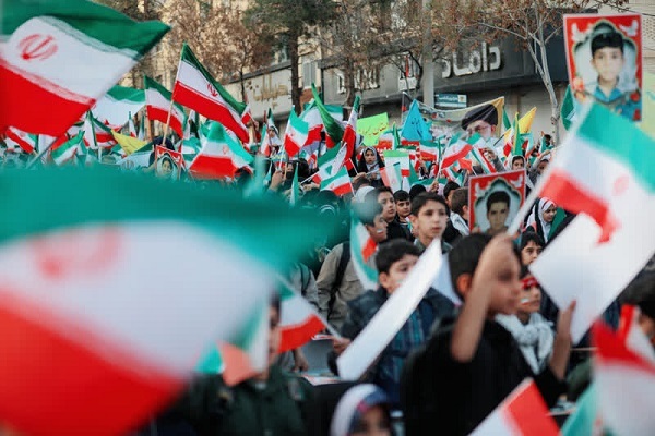 فیلم/تجمع دانش آموزان کرمانی مقابل نمایندگی سازمان ملل