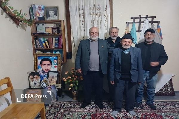 دیدار پدر شهید «دهقان» با شهید «میرصادقی سنگدهی»+ فیلم و تصاویر