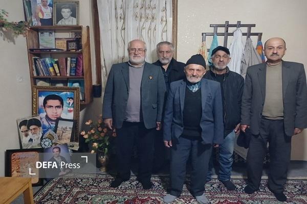 دیدار پدر شهید «دهقان» با شهید «میرصادقی سنگدهی»+ فیلم و تصاویر
