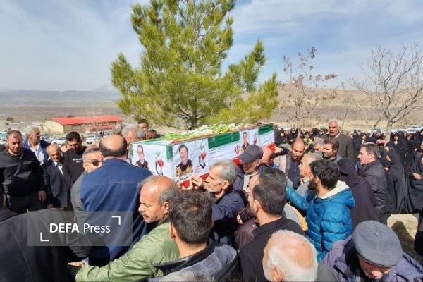 تشییع پیکر شهید «محسن دلاوری» در تویسرکان + تصاویر