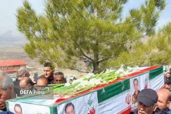 تشییع پیکر شهید «محسن دلاوری» در تویسرکان + تصاویر