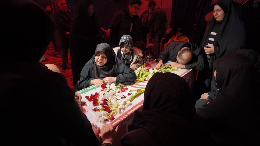 تصاویر/ وداع خانواده شهدا با پیکر مطهر شهدای وطن