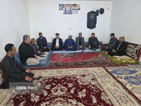 مدیرکل بنیاد شهید کرمان با خانواده شهید جنگ رمضان در رودبار جنوب دیدار کرد+تصاویر
