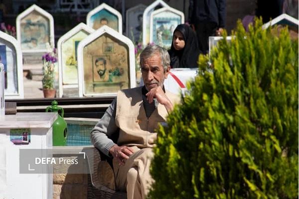 حال و هوای زائران گلزار شهدای کرمان در پنج‌شنبه آخر سال+تصاویر