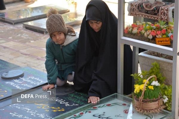 حال و هوای زائران گلزار شهدای کرمان در پنج‌شنبه آخر سال+تصاویر