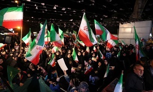 تصاویر / بیستمین شب حضور مردم در میدان‌های شهر اصفهان