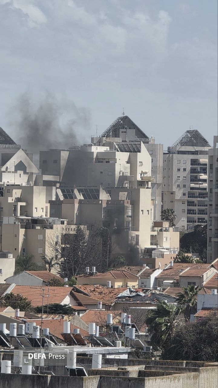 وقوع ۲۰ انفجار در تلآویو؛ اصابت موشک به مرکز اسرائیل+عکس وقوع ۲۰ انفجار در تلآویو؛ اصابت موشک به مرکز اسرائیل+عکس