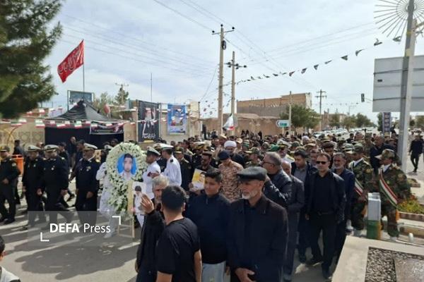 تشییع و خاکسپاری پیکر مطهر ناو استوار یکم شهید فرهاد رضایی در آیسک سرایان تشییع و خاکسپاری پیکر مطهر ناو استوار یکم شهید فرهاد رضایی در آیسک سرایان