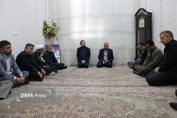 ادای احترام مسئولان به مقام شامخ شهدای «جنگ رمضان» در آستانه سال نو در کهگیلویه و بویراحمد+ تصاویر ادای احترام مسئولان به مقام شامخ شهدای «جنگ رمضان» در آستانه سال نو در کهگیلویه و بویراحمد+ تصاویر