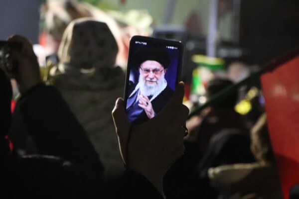 فیلم/ بیعت زنجانی‌ها با رهبر انقلاب اسلامی