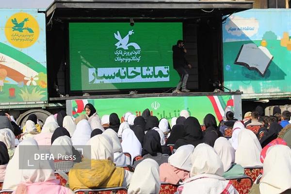 آغاز فعالیت تماشاخانه سیار کانون پرورش فکری در شهرهای خوزستان آغاز فعالیت تماشاخانه سیار کانون پرورش فکری در شهرهای خوزستان